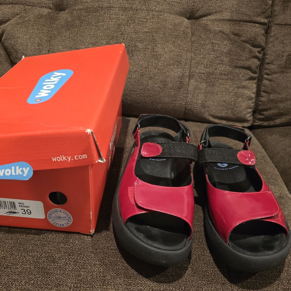 Wolky Sandals Sz 39 (8)  Great Condition Red Patent